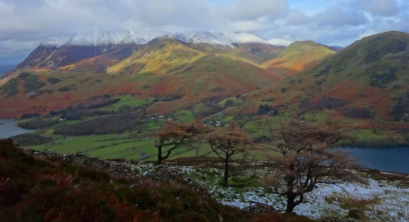 The colorful hills seen from Bleaberry Tarn